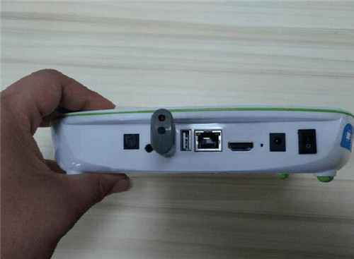 请大家给看看这是啥,当时买电视时给的!像U盘一样的东西(图1) 请大家给看看这是啥,当时买电视时给的!像U盘一样的东西(图1)