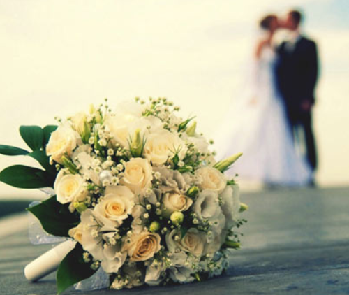 结婚纪念日送什么鲜花 结婚纪念日送多少支花好(图3) 结婚纪念日送什么鲜花 结婚纪念日送多少支花好(图3)