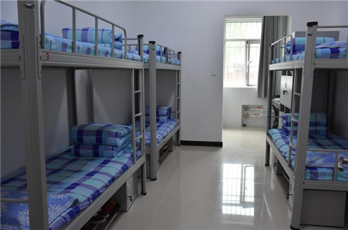 学生在宿舍选床铺时,哪个位置的床铺最好?(图2) 学生在宿舍选床铺时,哪个位置的床铺最好?(图2)