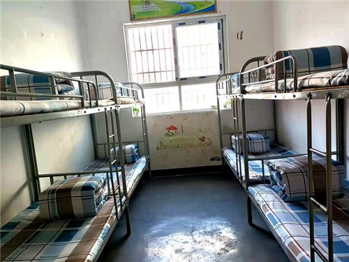 学生在宿舍选床铺时，哪个位置的床铺最好？