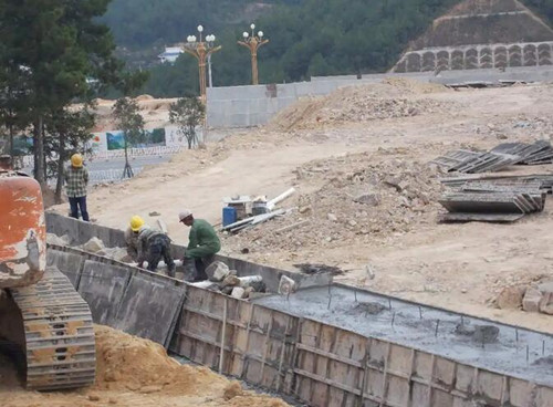 4米高挡土墙模板加固需注意什么(图2) 4米高挡土墙模板加固需注意什么(图2)