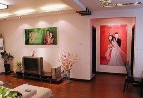 结婚照挂床头墙上禁忌有哪些 卧室挂结婚照禁忌有哪些(图4) 结婚照挂床头墙上禁忌有哪些 卧室挂结婚照禁忌有哪些(图4)
