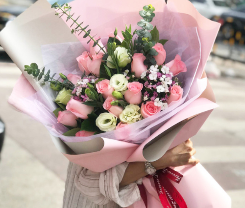 19朵粉色玫瑰花代表什么意思 第一次送女孩花应该送几朵(图2) 19朵粉色玫瑰花代表什么意思 第一次送女孩花应该送几朵(图2)