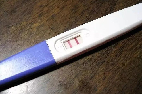 验孕棒多久能测出来怀孕 验孕棒多久测最准确(图1) 验孕棒多久能测出来怀孕 验孕棒多久测最准确(图1)