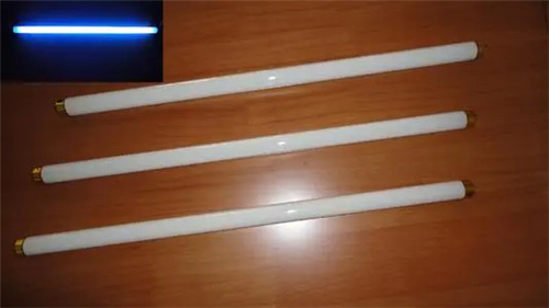 长条灯管一闪一闪怎么办(图2) 长条灯管一闪一闪怎么办(图2)
