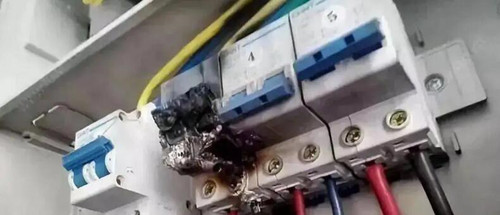 电闸总开关推上去立马滑下来是什么原因(图4) 电闸总开关推上去立马滑下来是什么原因(图4)