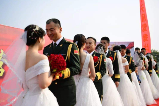 嫁给军官和士官的区别有哪些 军婚审核女方很严格吗(图4) 嫁给军官和士官的区别有哪些 军婚审核女方很严格吗(图4)