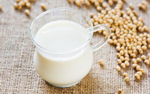 哺乳期可以喝豆浆吗 妈妈喝豆浆会导致宝宝胀气吗(图1) 哺乳期可以喝豆浆吗 妈妈喝豆浆会导致宝宝胀气吗(图1)