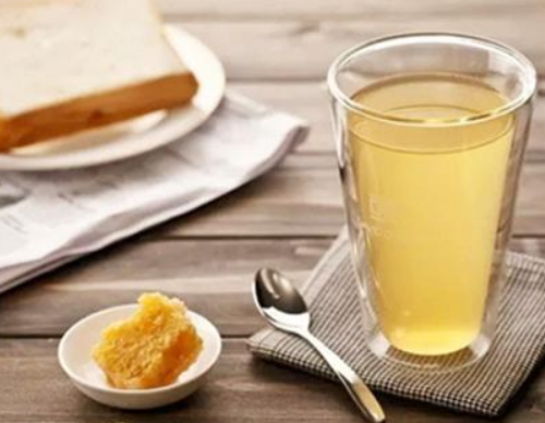 哺乳期可以喝蜂蜜水吗 哺乳期喝蜂蜜水宝宝会胀气吗(图1) 哺乳期可以喝蜂蜜水吗 哺乳期喝蜂蜜水宝宝会胀气吗(图1)