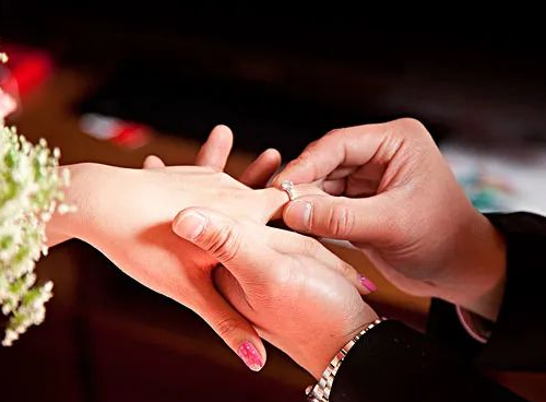 二婚命不离婚会怎么样 如何化解二婚命(图3) 二婚命不离婚会怎么样 如何化解二婚命(图3)