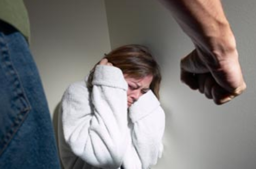 丈夫打了我该怎么办 丈夫打老婆说明什么(图1) 丈夫打了我该怎么办 丈夫打老婆说明什么(图1)