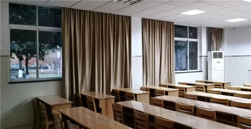 九年义务教育让孩子们买窗帘装教室合理吗？