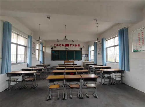 九年义务教育让孩子们买窗帘装教室合理吗?(图2) 九年义务教育让孩子们买窗帘装教室合理吗?(图2)