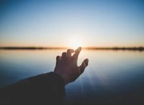 如何劝一个失恋的人 失恋不可取的治愈方法有哪些(图4) 如何劝一个失恋的人 失恋不可取的治愈方法有哪些(图4)