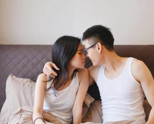出轨的女人有什么表现 什么样的女人容易出轨(图1) 出轨的女人有什么表现 什么样的女人容易出轨(图1)