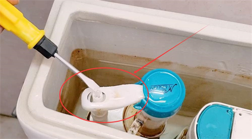 卫生间马桶水箱漏水怎么修(图4) 卫生间马桶水箱漏水怎么修(图4)
