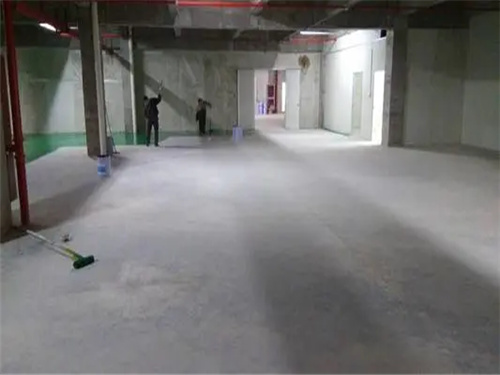 水泥地返潮像泼了水怎么快速处理(图4) 水泥地返潮像泼了水怎么快速处理(图4)