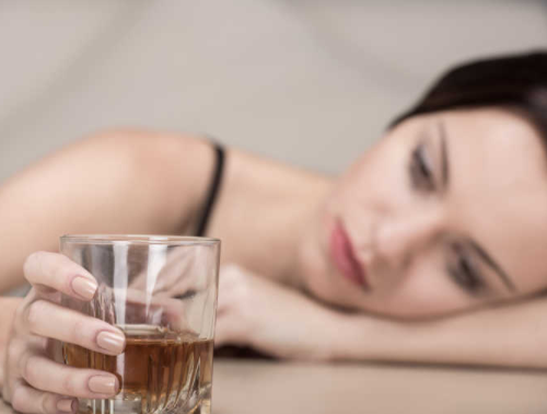 爱喝酒的女朋友能要吗 爱喝酒的女人性格是怎样的(图2)