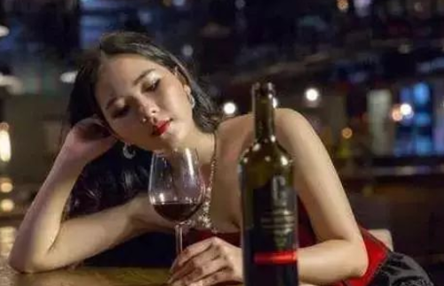 爱喝酒的女朋友能要吗 爱喝酒的女人性格是怎样的(图1)