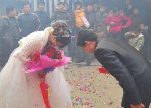 江西上饶结婚彩礼多少 江西上饶嫁女的习俗有哪些(图3) 江西上饶结婚彩礼多少 江西上饶嫁女的习俗有哪些(图3)