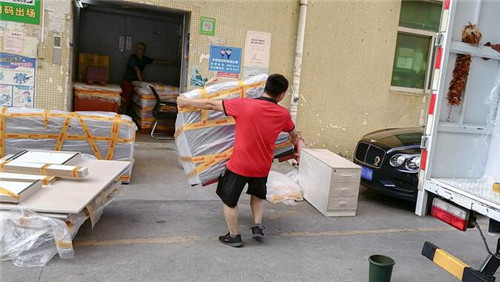 实体店买板材免费送上楼吗(图1) 实体店买板材免费送上楼吗(图1)
