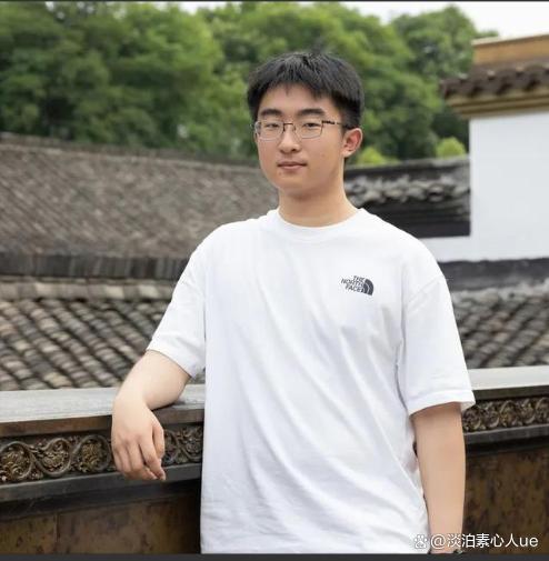 考700分迈巴赫少爷身份曝光，住的是园林小院，价值过亿！-有驾