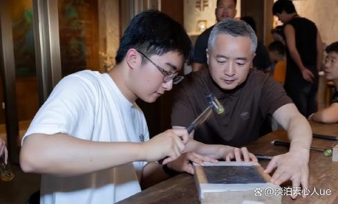 考700分迈巴赫少爷身份曝光，住的是园林小院，价值过亿！-有驾