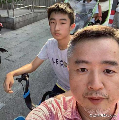 考700分迈巴赫少爷身份曝光，住的是园林小院，价值过亿！-有驾