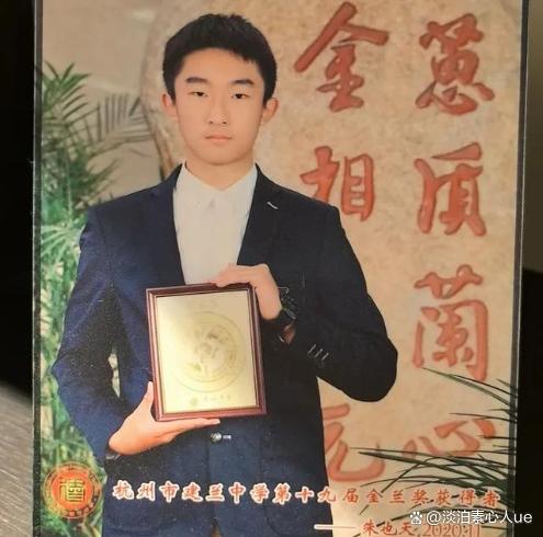 考700分迈巴赫少爷身份曝光，住的是园林小院，价值过亿！-有驾