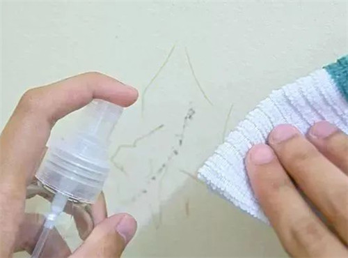 墙面脏了怎么清理变白(图1) 墙面脏了怎么清理变白(图1)