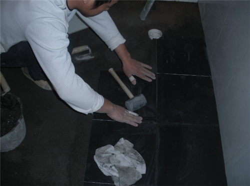 不敲砖制漏水被骗 卫生间漏水该怎么办(图2) 不敲砖制漏水被骗 卫生间漏水该怎么办(图2)