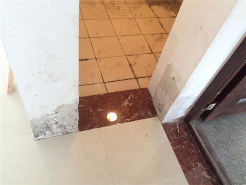不敲砖制漏水被骗 卫生间漏水该怎么办(图5) 不敲砖制漏水被骗 卫生间漏水该怎么办(图5)