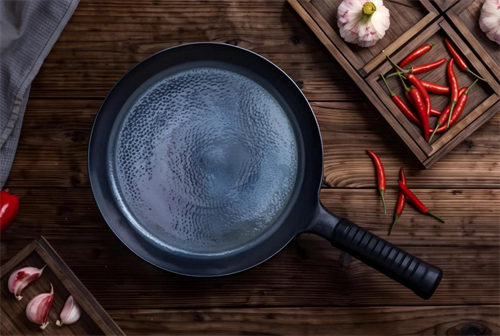 珐琅铸铁锅的优缺点是什么(图1) 珐琅铸铁锅的优缺点是什么(图1)