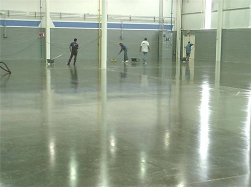 固化剂地坪施工流程 固化剂施工中的注意事项 (图2) 固化剂地坪施工流程 固化剂施工中的注意事项 (图2)