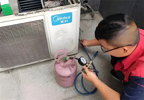 空调漏水的最快处理方法是什么(图2) 空调漏水的最快处理方法是什么(图2)
