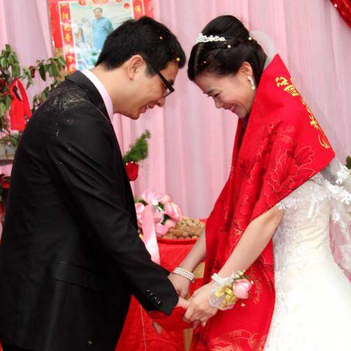 婚礼上后妈上台吗 法律上后妈该不该叫妈(图2) 婚礼上后妈上台吗 法律上后妈该不该叫妈(图2)