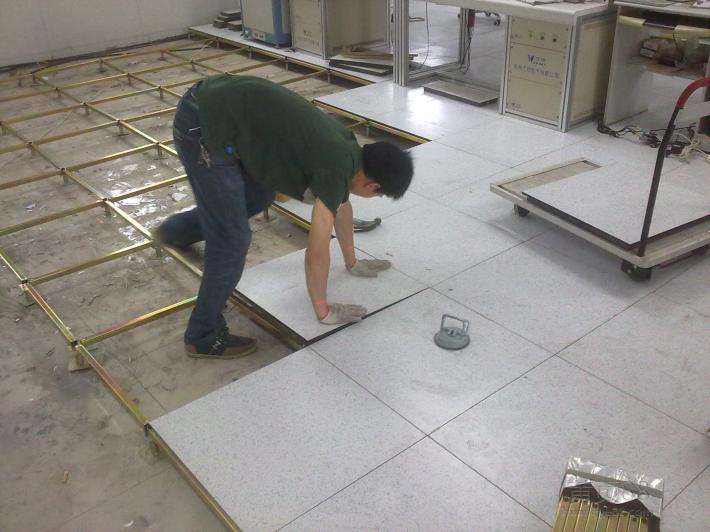 安装静电地板流程是什么 安装静电地板对场地的要求(图4) 安装静电地板流程是什么 安装静电地板对场地的要求(图4)