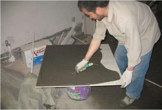 客厅墙面瓷砖装修技巧 客厅墙面瓷砖干铺和湿铺的区别(图4) 客厅墙面瓷砖装修技巧 客厅墙面瓷砖干铺和湿铺的区别(图4)