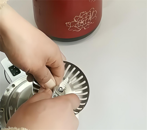豆浆机刀片拆卸教程包括哪些(图2) 豆浆机刀片拆卸教程包括哪些(图2)