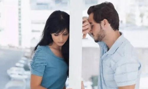 和男友分手了放不下怎么办 分手后放不下的女人有哪些表现(图2) 和男友分手了放不下怎么办 分手后放不下的女人有哪些表现(图2)