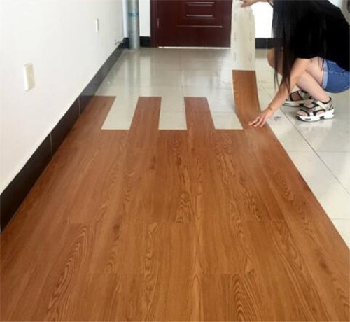 地板革多少钱一平方 地板革施工步骤详解(图3) 地板革多少钱一平方 地板革施工步骤详解(图3)