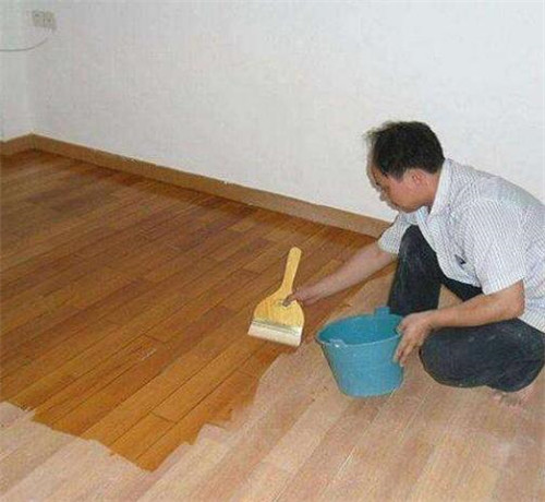 地面打蜡的施工流程 地面打蜡的5个步骤介绍(图3) 地面打蜡的施工流程 地面打蜡的5个步骤介绍(图3)