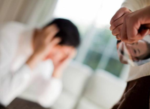 被老婆家暴怎么办 被老婆家暴的男人丢脸吗(图4) 被老婆家暴怎么办 被老婆家暴的男人丢脸吗(图4)