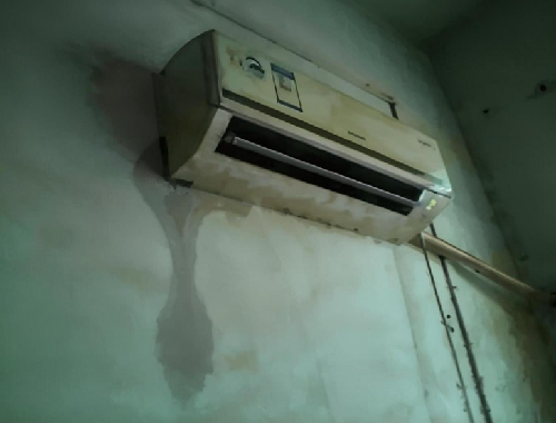 空调漏水还能继续用吗(图4) 空调漏水还能继续用吗(图4)