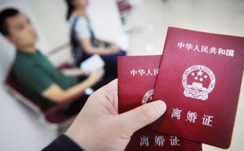 被老公家暴了我该怎么办 老公有家暴不肯离婚怎么办(图1) 被老公家暴了我该怎么办 老公有家暴不肯离婚怎么办(图1)