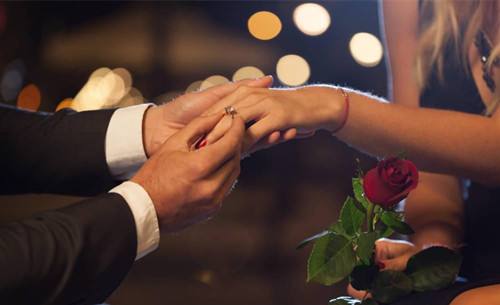 浪漫求婚表白的语句怎么说 最佳十种浪漫求婚方式有哪些(图1) 浪漫求婚表白的语句怎么说 最佳十种浪漫求婚方式有哪些(图1)