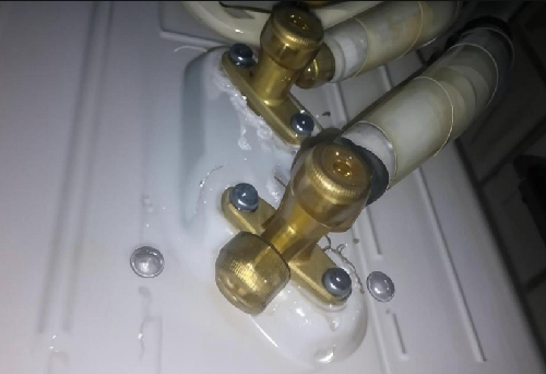 空调外机冷凝水管滴水怎么回事(图4) 空调外机冷凝水管滴水怎么回事(图4)