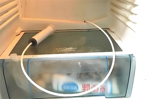 冰箱排水孔在哪个位置(图2) 冰箱排水孔在哪个位置(图2)