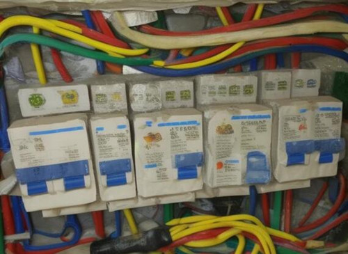 电表跳闸了怎么恢复用电(图3) 电表跳闸了怎么恢复用电(图3)