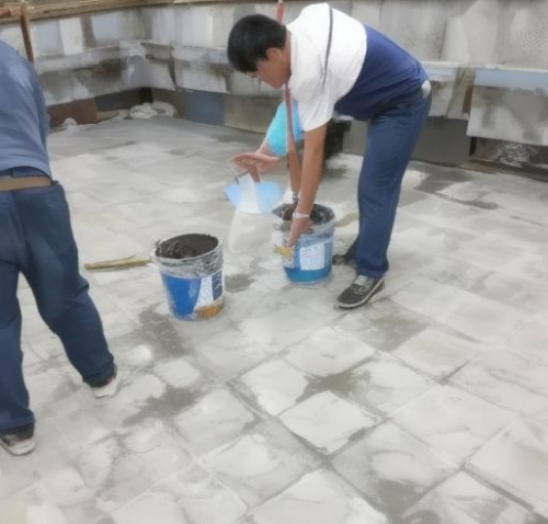 楼顶漏雨如何补漏(图2) 楼顶漏雨如何补漏(图2)